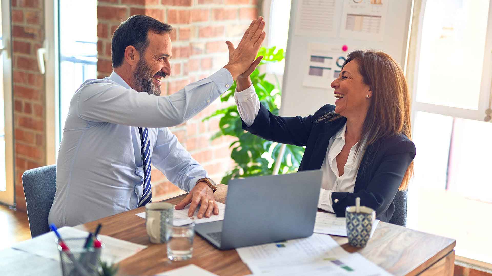 Birlikte çalışan ofis ekibi